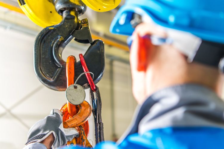 Funciones y responsabilidades de un operador de puente grúa