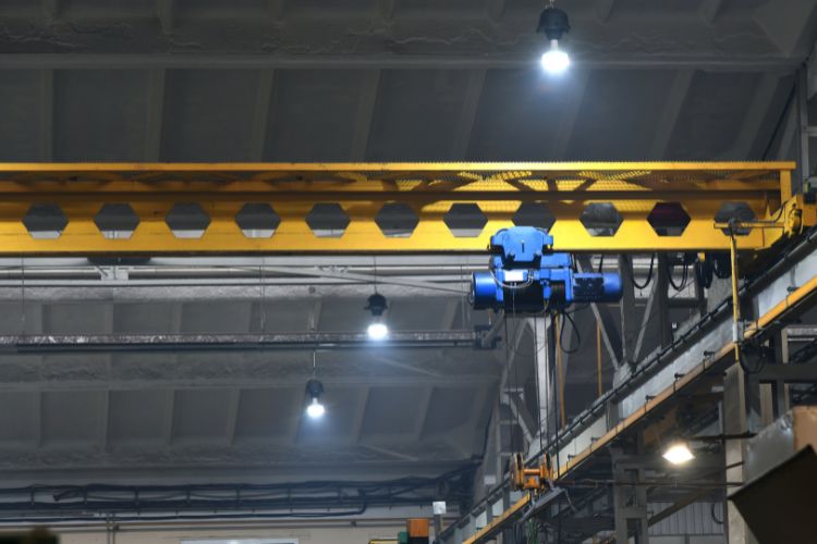 Normativa sobre el mantenimiento de puentes grúa: Lo que debes saber